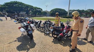 Ngăn chặn gần 70 thiếu niên, học sinh tụ tập biểu diễn xe điện độ chế "khủng" để câu like