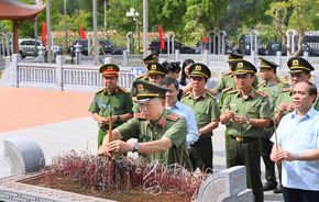 Đoàn đại biểu Đảng ủy Công an Trung ương, Bộ Công an tri ân, về nguồn tại tỉnh Tuyên Quang