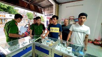 Bắt nhanh 2 đối tượng cướp điện thoại của người dân tại nhà thờ
