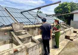Làm rõ vụ bao bì nước mắm bị vứt bỏ bên đường ghi nơi sản xuất tại Thanh Hóa