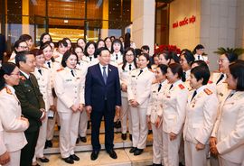 Chủ tịch Quốc hội gặp mặt Đoàn đại biểu phụ nữ Bộ Công an