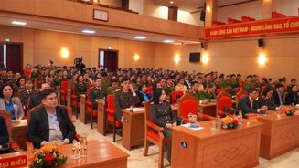 Chủ tịch Hồ Chí Minh với tổ chức Công đoàn, công nhân và người lao động