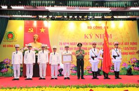 Cục Quản lý xây dựng và doanh trại đón nhận Huân chương Bảo vệ Tổ quốc hạng Nhất