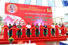 Khai mạc triển lãm “75 năm - Công an nhân dân làm theo lời Bác”