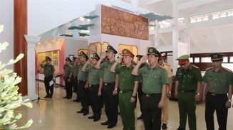 Bộ Công an tổ chức về nguồn, dâng hương tại Khu Di tích lịch sử Nha Công an Trung ương