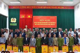 Vận động người có uy tín tham gia phòng, chống ma túy trên địa bàn tỉnh Hòa Bình