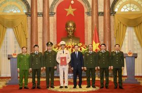 Chủ tịch nước trao Quyết định thăng cấp bậc hàm Thượng tướng đối với Thứ trưởng Nguyễn Duy Ngọc