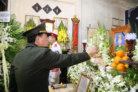 Thứ trưởng Lê Quốc Hùng viếng Phó trưởng Công an phường hy sinh khi làm nhiệm vụ