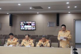 Nỗ lực "xuyên đêm, xuyên Tết" để bảo đảm trật tự, an toàn giao thông
