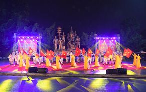 Bộ trưởng Tô Lâm dự chương trình nghệ thuật “Mừng Xuân dâng Đảng”