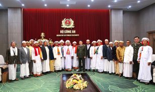 Thứ trưởng Lương Tam Quang tiếp Đoàn đại biểu chức sắc, chức việc cốt cán vùng dân tộc Chăm tỉnh Ninh Thuận