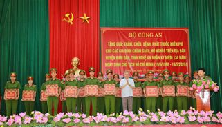Bộ Công an tặng quà và khám chữa bệnh, cấp thuốc miễn phí cho các gia đình chính sách, hộ nghèo tại Nghệ An
