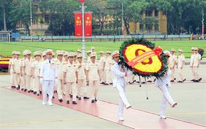 Đoàn đại biểu Đảng ủy Công an Trung ương, Bộ Công an vào Lăng viếng Chủ tịch Hồ Chí Minh
