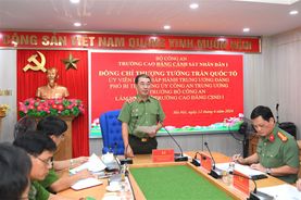 Thứ trưởng Trần Quốc Tỏ làm việc tại Trường Cao đẳng Cảnh sát nhân dân I