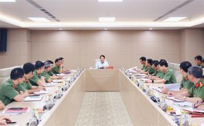 Bộ trưởng Lương Tam Quang làm việc với Cục Tổ chức cán bộ