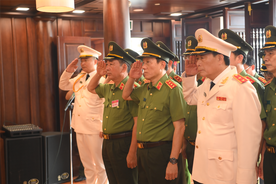 Đoàn đại biểu Đảng ủy Công an Trung ương, Bộ Công an dâng hương tưởng niệm Chủ tịch Hồ Chí Minh