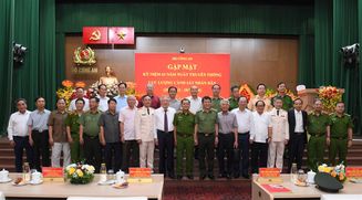 Gặp mặt kỷ niệm 62 năm Ngày truyền thống lực lượng Cảnh sát nhân dân