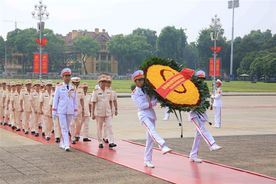 Đoàn đại biểu Đảng ủy Công an Trung ương, Bộ Công an vào Lăng viếng Chủ tịch Hồ Chí Minh