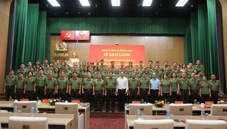 Khai giảng Lớp bồi dưỡng nghiệp vụ công tác văn phòng cấp ủy trong CAND