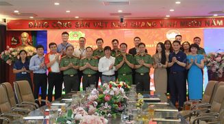 Chung tay cứu trợ khẩn cấp đồng bào bị ảnh hưởng bởi lũ lụt trên VNeID