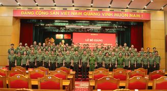 Bế giảng Lớp bồi dưỡng công tác tham mưu CAND năm 2024
