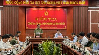 Thứ trưởng Trần Quốc Tỏ kiểm tra công tác thi đua, khen thưởng tại tỉnh Phú Yên