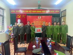 Thứ trưởng Phạm Thế Tùng chúc Tết Công an xã Pa Tần tỉnh Lai Châu