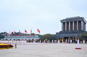 Đoàn đại biểu Đảng ủy Công an Trung ương, Bộ Công an vào Lăng viếng Chủ tịch Hồ Chí Minh nhân dịp Tết Nguyên đán Ất Tỵ năm 2025