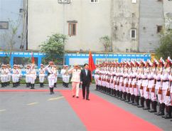 Chủ tịch nước Lương Cường thăm, chúc tết cán bộ, chiến sĩ Bộ Tư lệnh Cảnh vệ và Bộ Tư lệnh Cảnh sát cơ động