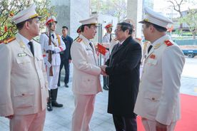 Thủ tướng Phạm Minh Chính thăm, chúc tết cán bộ, chiến sĩ Cục Cảnh sát Quản lý hành chính về trật tự xã hội và Cục An ninh điều tra