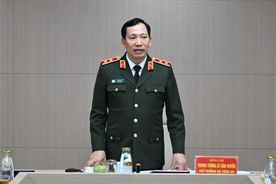 Thứ trưởng Lê Văn Tuyến làm việc với Cục Xây dựng phong trào bảo vệ an ninh Tổ quốc