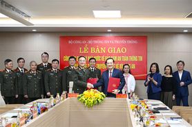 Bàn giao nhiệm vụ bảo đảm an toàn thông tin mạng từ Bộ Thông tin và Truyền thông về Bộ Công an