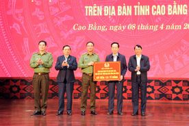 Bộ Công an trao kinh phí hỗ trợ xóa nhà tạm, nhà dột nát tại tỉnh Cao Bằng