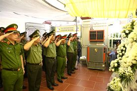 Lãnh đạo Bộ Công an viếng cán bộ Công an hy sinh trong khi truy bắt tội phạm