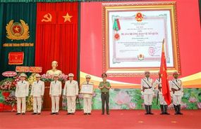 Công an thành phố Cần Thơ triển khai nhiệm vụ công tác năm 2022 và đón nhận Huân chương Bảo vệ Tổ quốc hạng Nhất