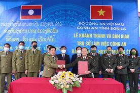Công an Sơn La bàn giao trụ sở làm việc cho Công an nước bạn Lào