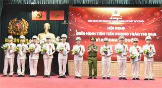 Cục Cảnh sát quản lý hành chính về trật tự xã hội tuyên dương tập thể, cá nhân điển hình tiên tiến