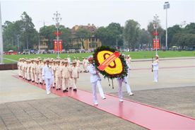Đảng ủy Công an Trung ương, Bộ Công an vào Lăng viếng Chủ tịch Hồ Chí Minh nhân kỷ niệm 50 năm Ngày giải phóng miền Nam, thống nhất đất nước
