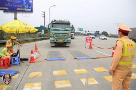Sau một tháng ra quân, Cảnh sát giao thông xử lý gần 7.000 trường hợp vi phạm quá tải