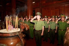 Đảng ủy Công an Trung ương, Bộ Công an dâng hoa, dâng hương tưởng niệm Chủ tịch Hồ Chí Minh tại Khu Di tích Quốc gia đặc biệt Kim Liên