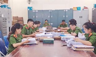 “Đếm ngược” chờ ngày đặc xá