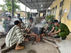 Tết ấm áp ở Trại tạm giam Công an tỉnh Quảng Nam