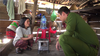 Tuyên truyền phòng ngừa nguy cơ cháy do thói quen đốt lửa sưởi ấm của đồng bào