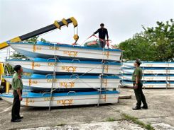 Bộ Công an trang cấp xuồng máy cho Công an Thừa Thiên-Huế