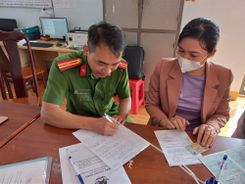 Công an Đắk Nông triển khai mô hình hỗ trợ người dân sử dụng dịch vụ công trực tuyến