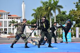 Nâng cao khả năng ứng dụng võ thuật Công an nhân dân