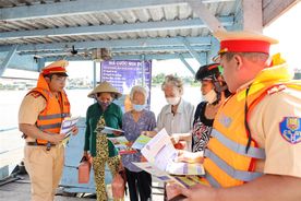 Cần Thơ: Bảo đảm an toàn giao thông đường thủy trong mùa mưa lũ