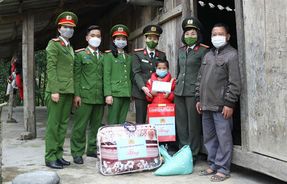 Phụ nữ Công an tỉnh Nghệ An hỗ trợ hội viên xây dựng gia đình hạnh phúc