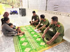 Công an xã ngăn chặn nạn mê tín dị đoan