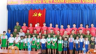 Trường Cao đẳng Cảnh sát nhân dân II với hoạt động nghĩa tình tại xã Đất Mũi